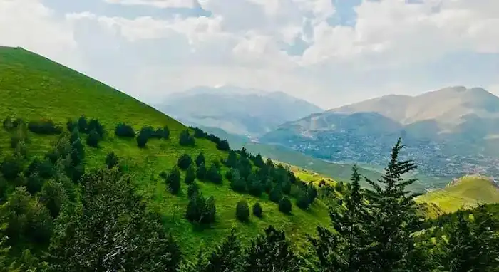 کوهستان های سبز اطراف پارک جنگلی تشبندان محمودآباد 47658547645
