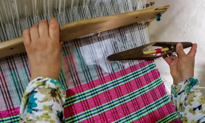 پارچه بافی یکی از صنایع دستی مازندران 458464