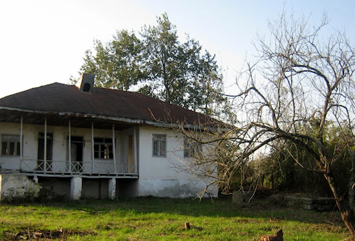 خانه ای سنتی و زیبا در روستای اسلام محله سرخرود 414545874