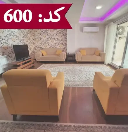 اتاق پذیرایی به همراه مبلمان با کفپوش پارکت واحد آپارتمان در سرخرود 4587657475