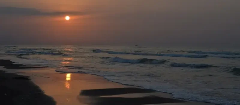 غروب آفتاب در ساحل ماسه ای سرخرود 5967844